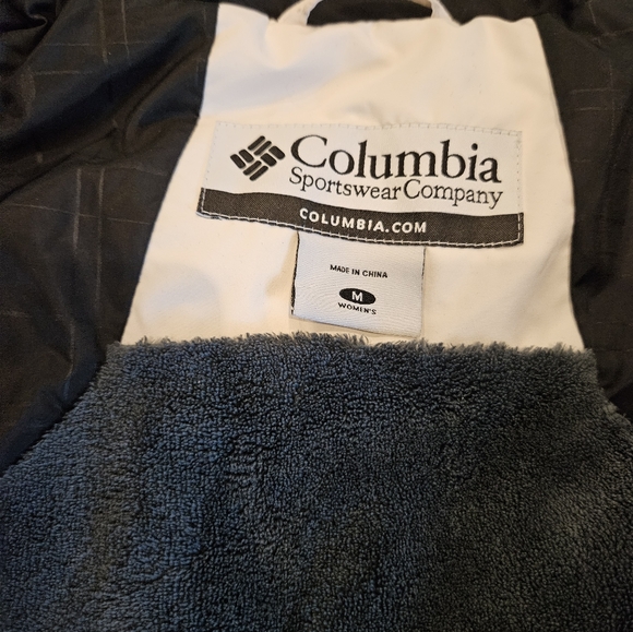 Women's Columbia Winter Jacket - Picture 3 of 4